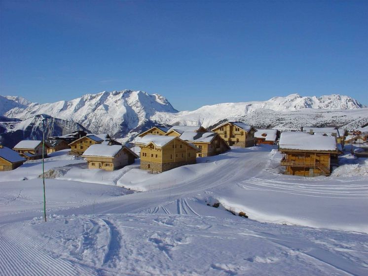 NEW YEAR CHALET ALP D&#039;HUEZ 27th DEC £585 PP SOLE USE BASED ON SELF CATERING  – 7 NIGHTS.